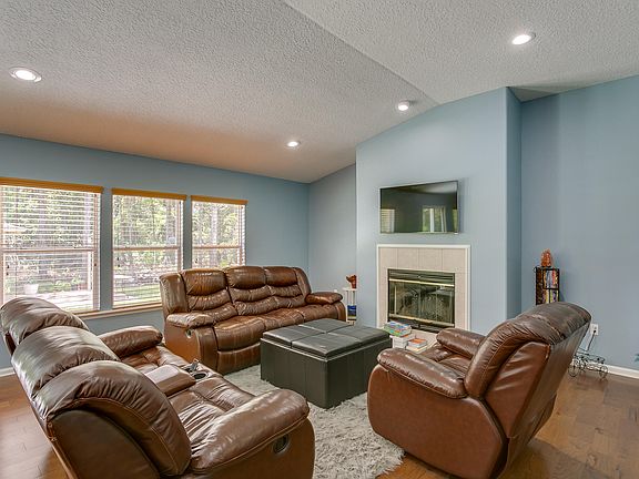 5th image of 11682 BRIAN LAKES Drive N