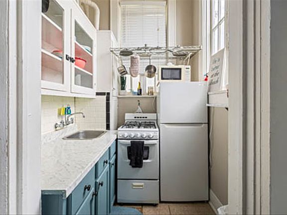 5th image of 1902 Church St #5