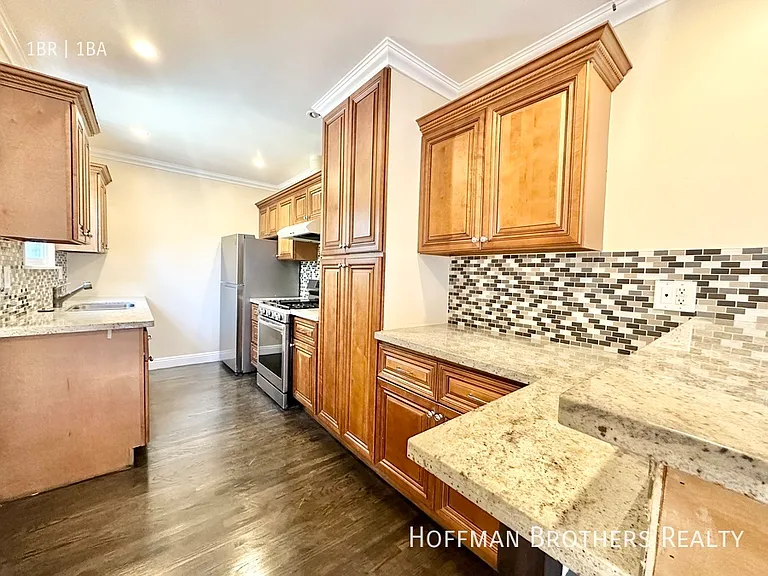1913 1/2 Claudina Ave — Photo 3