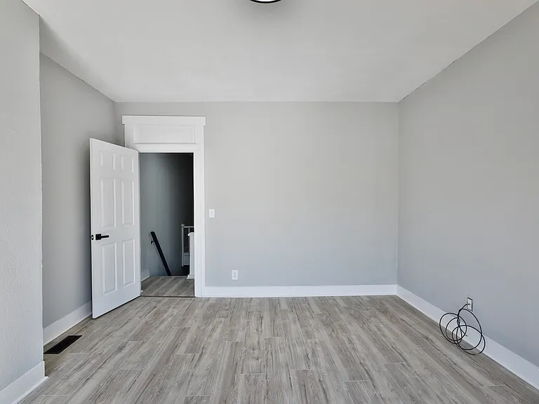 528 W High St — Photo 15