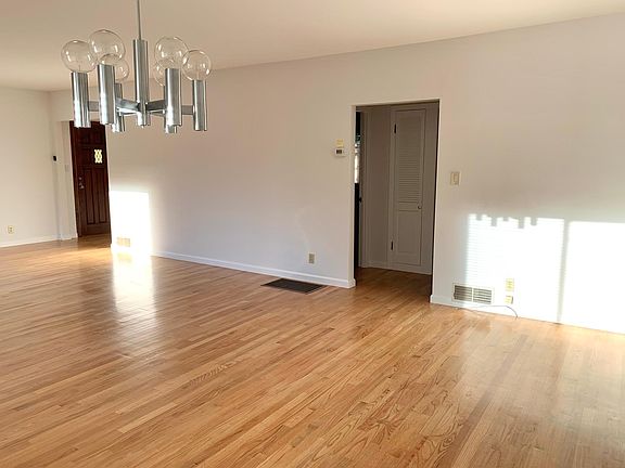 Living room / dining room