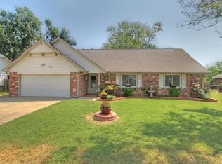 707 N Fir St, Jenks, OK 74037