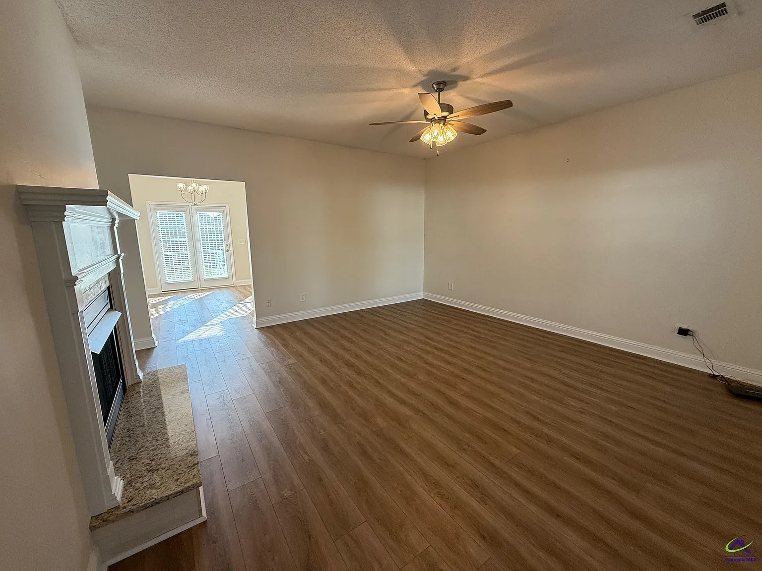 3 bed, 2.0 bath, 1674 sqft, $1,600 — Photo 2