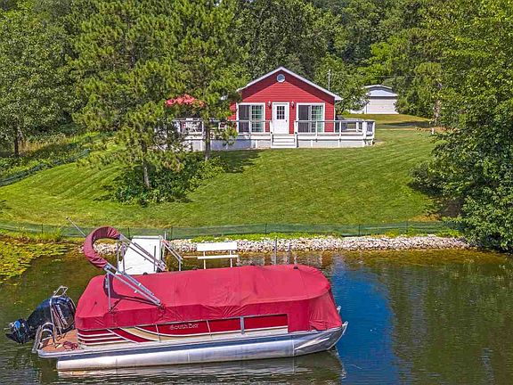 Includes tritoon boat & dock