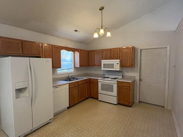 436 Dion Dr — Photo 3