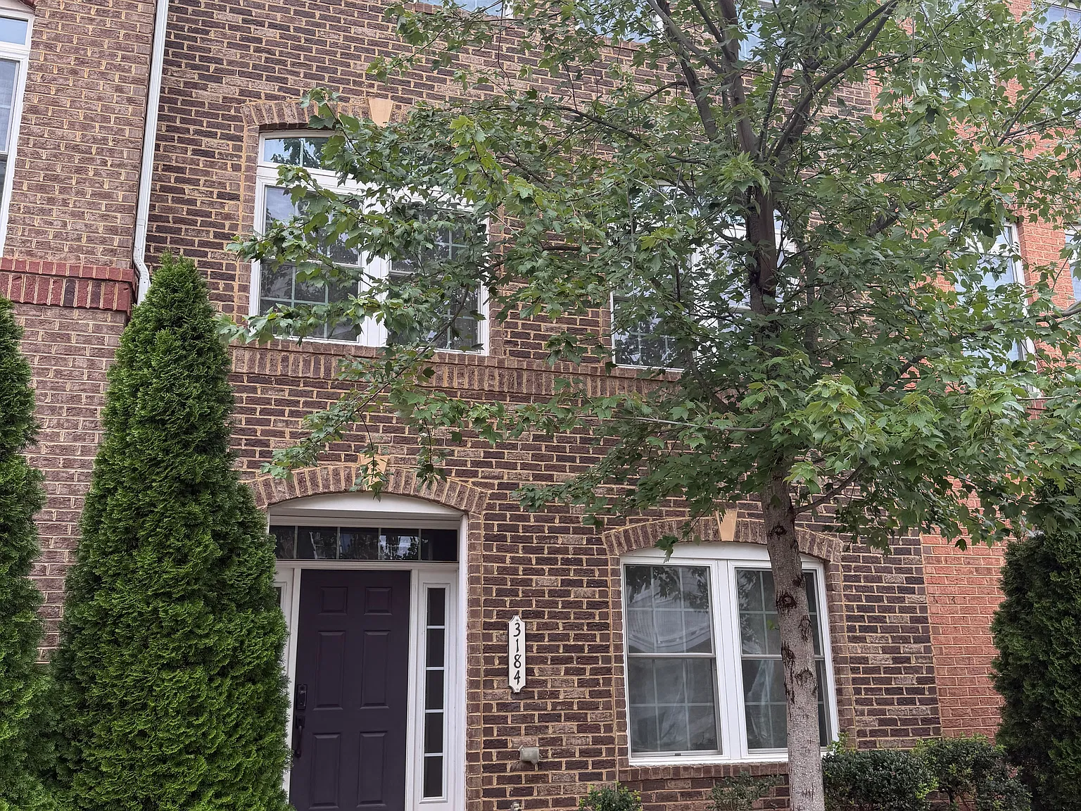 5 bed, 4.5 bath, 2090 sqft, $3,600 — Photo 2