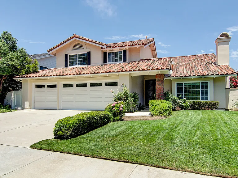 24261 Cascades Dr — Photo 2