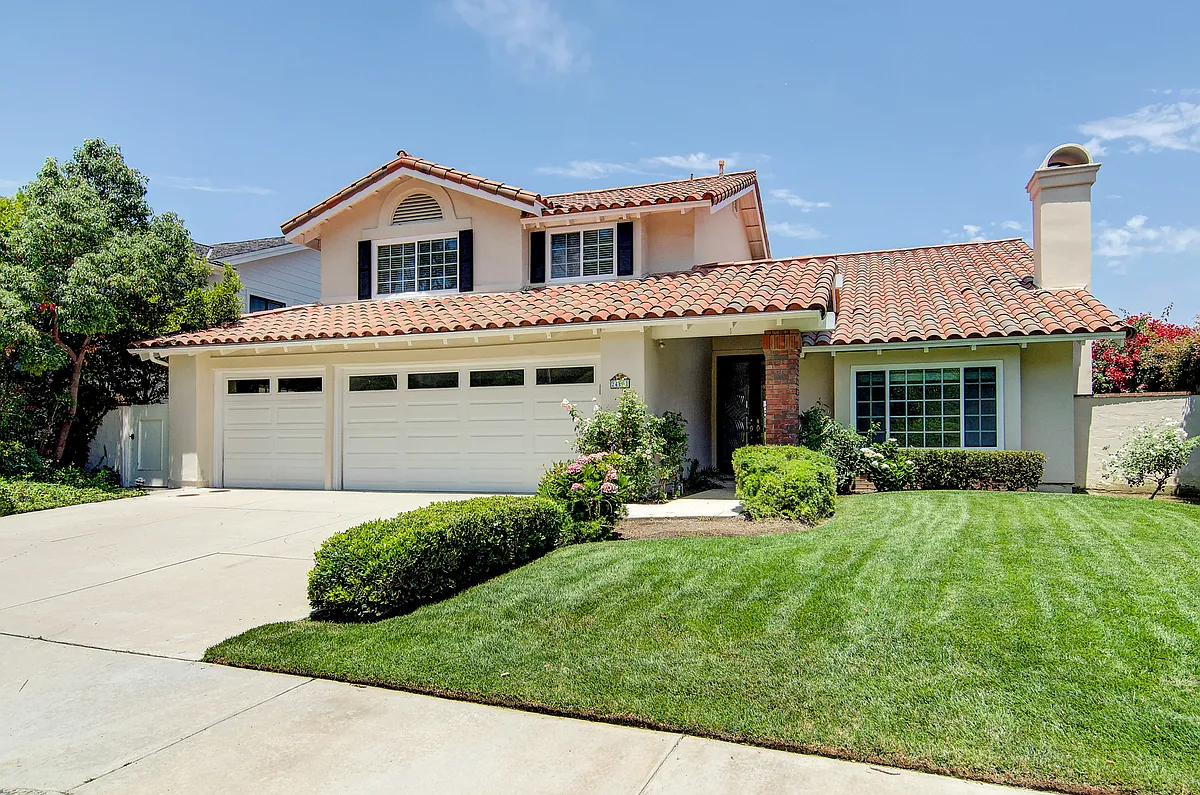 Building Photo - 24261 Cascades Dr