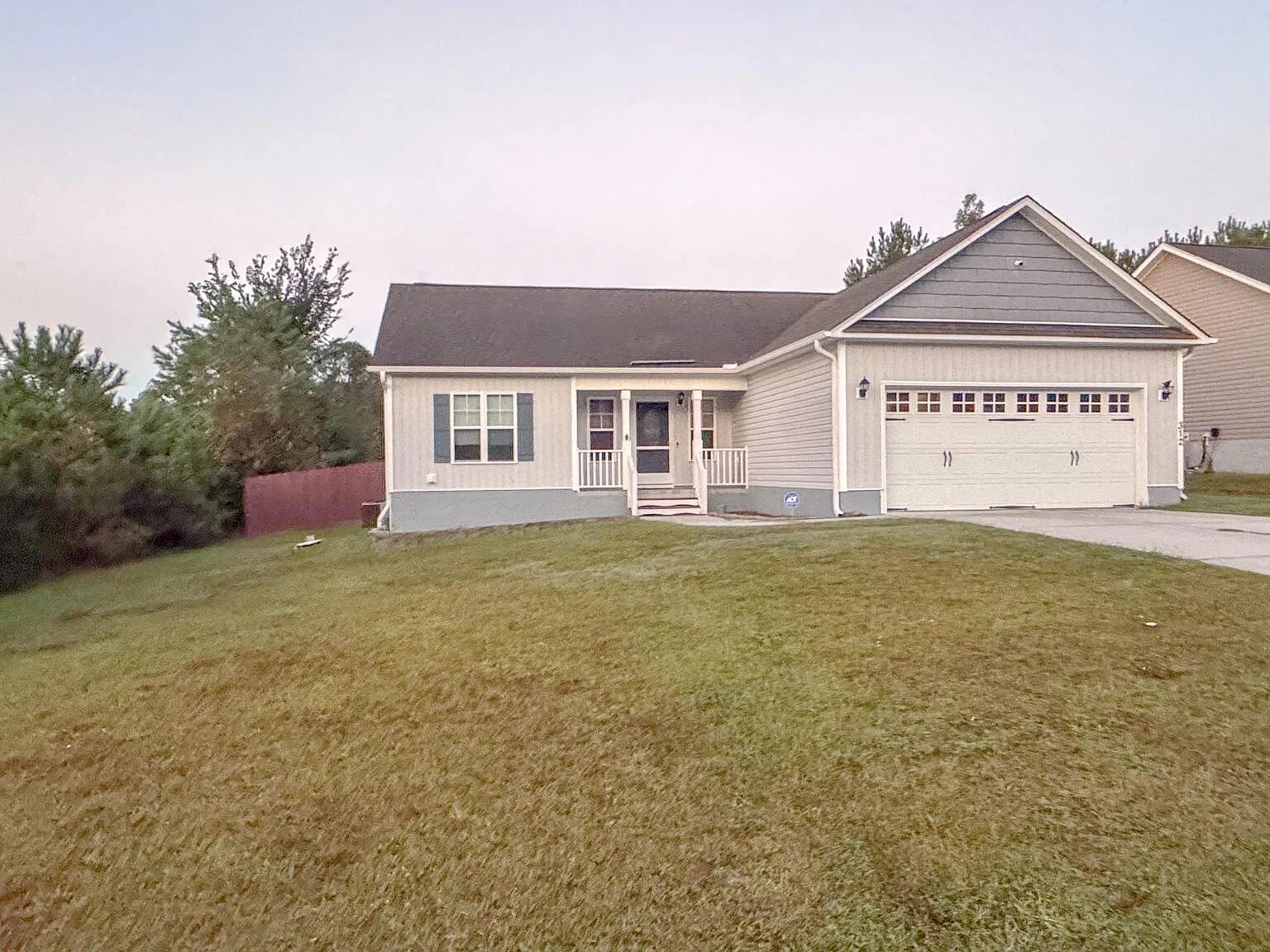 3 bed, 2.0 bath, 1306 sqft, $1,825 — Photo 2