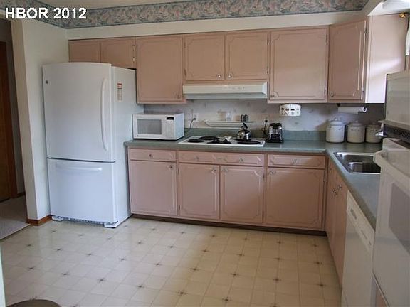 3rd image of 520 Burnham Dr