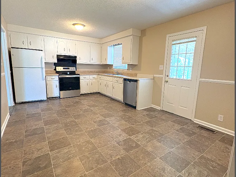 404 Carter Rd — Photo 12