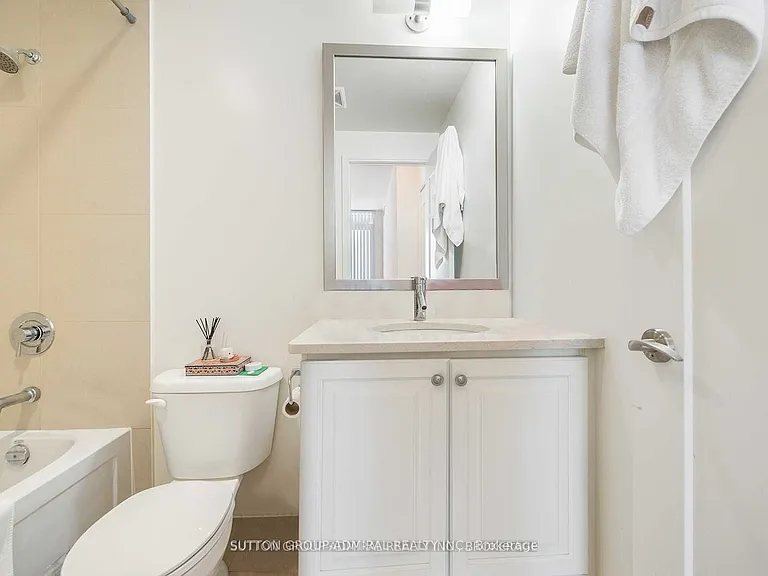 825 Church St #301 — Photo 8