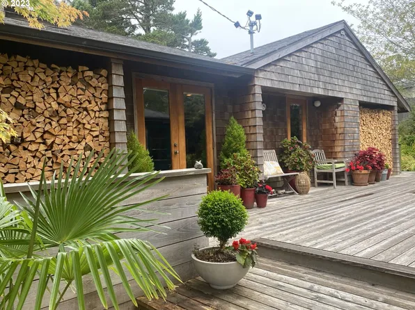 589 Laurel Ave, Manzanita, OR 97130