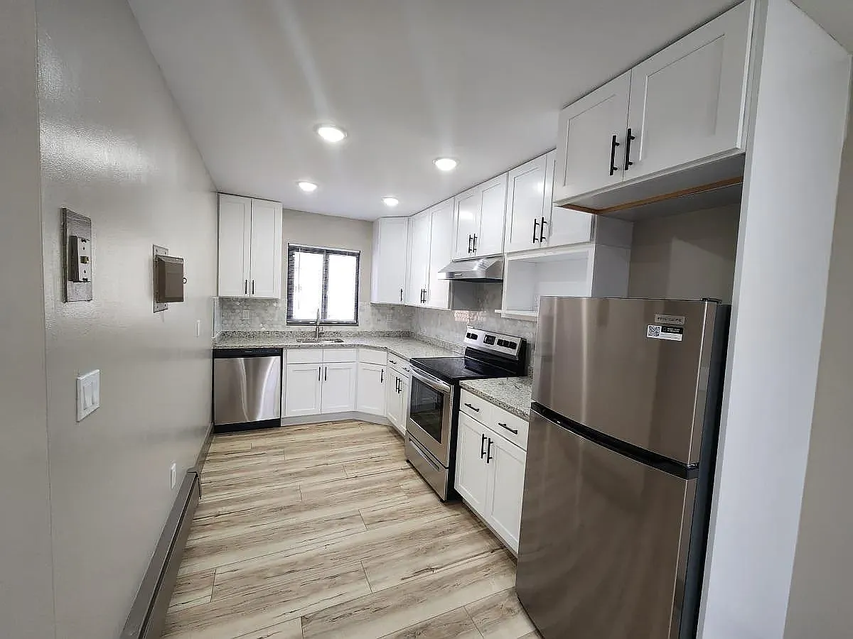 2 bed, 700 sqft, $1,750 — Photo 2