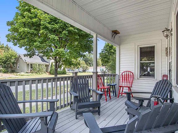 2nd image of 822 Forest Ave