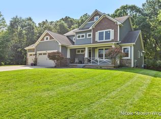 3898 Tree View Dr NE, Grand Rapids, MI 49525