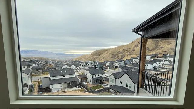 4 bed, 4000 sqft, $9,000 — Photo 4