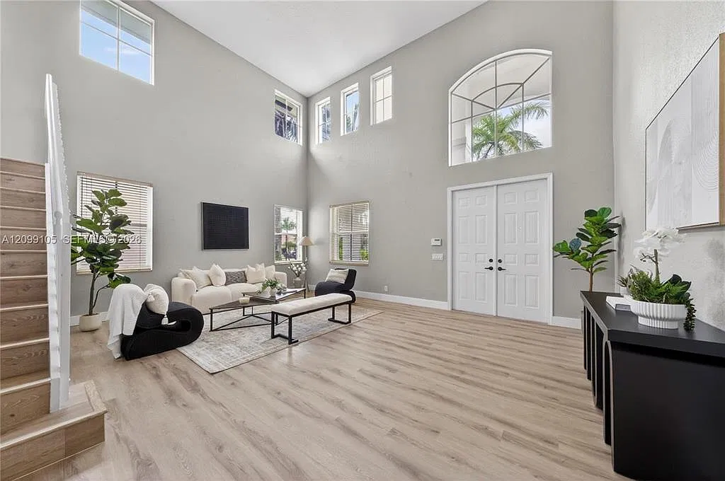 6 bed, 3696 sqft, $8,500 — Photo 3