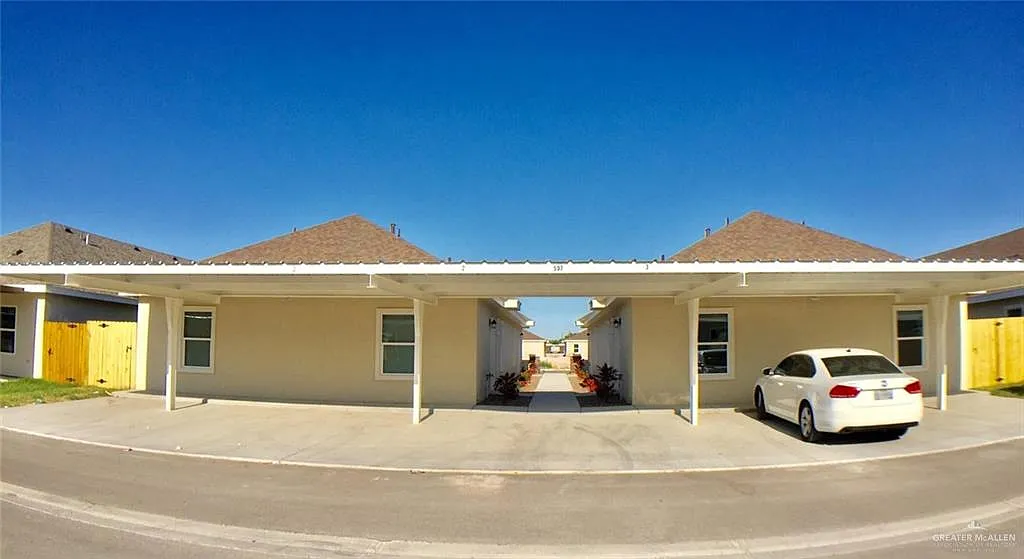 3 bed, 2.0 bath, 1050 sqft, $1,125 — Photo 1