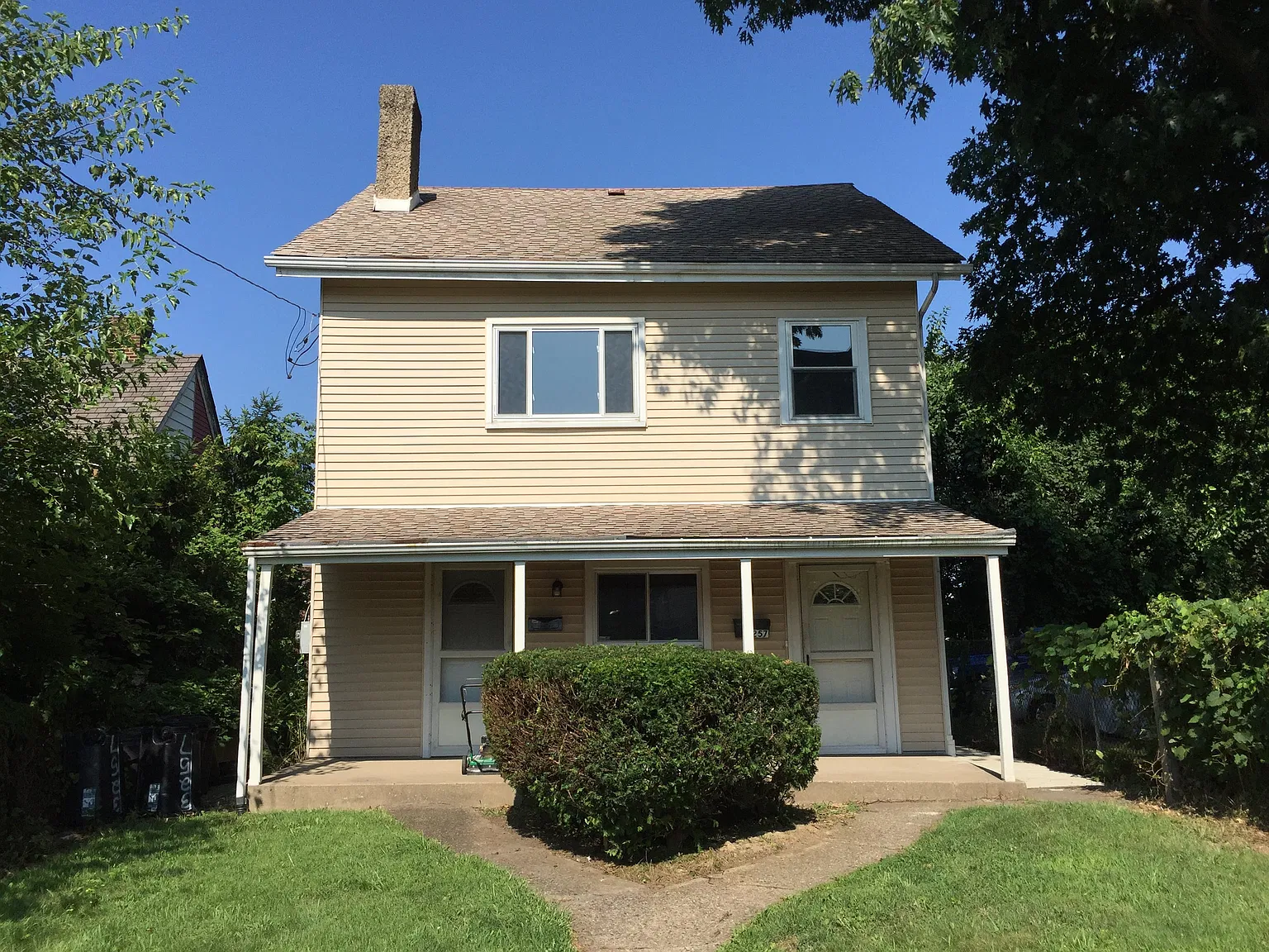 5 bed, 2500 sqft, $3,595 — Photo 1
