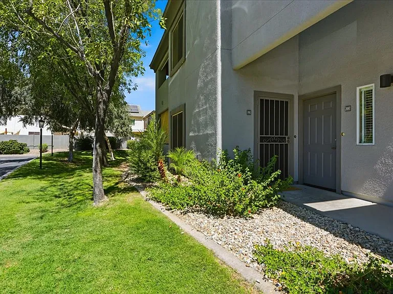 7401 W Arrowhead Clubhouse Dr #2083 — Photo 1