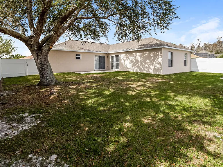 905 Derbyshire Dr — Photo 14