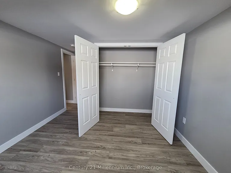 398 Kingsway St E #2 — Photo 24