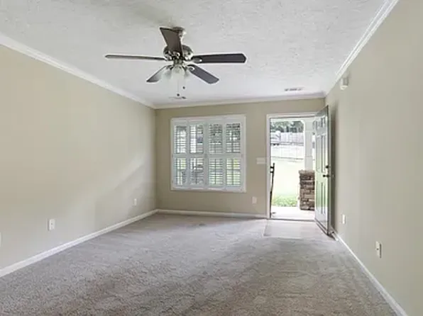 207 Victory Dr #207, Dallas, GA 30132