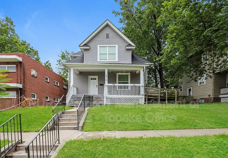 1016 SW College Ave — Photo 1