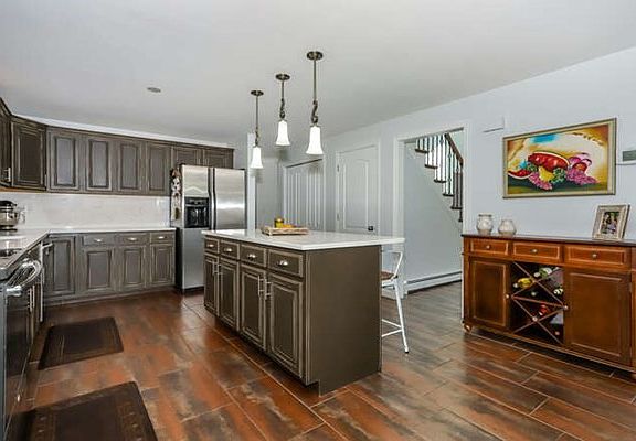 5th image of 592 Myricks St
