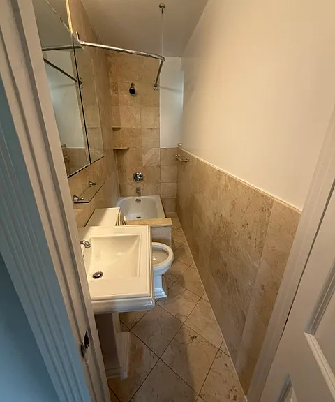 422 E 9th St #9 — Photo 4