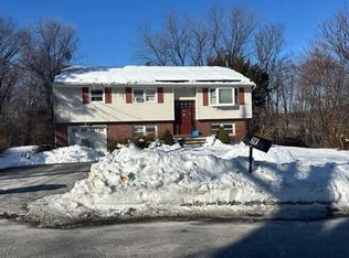 28 Hawthorne Dr, Monroe, NY 10950