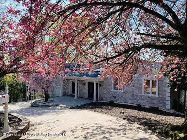200 Coverly Ave, Staten Island, NY 10301