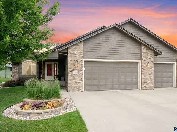 4912 E 42nd St, Sioux Falls, SD 57110