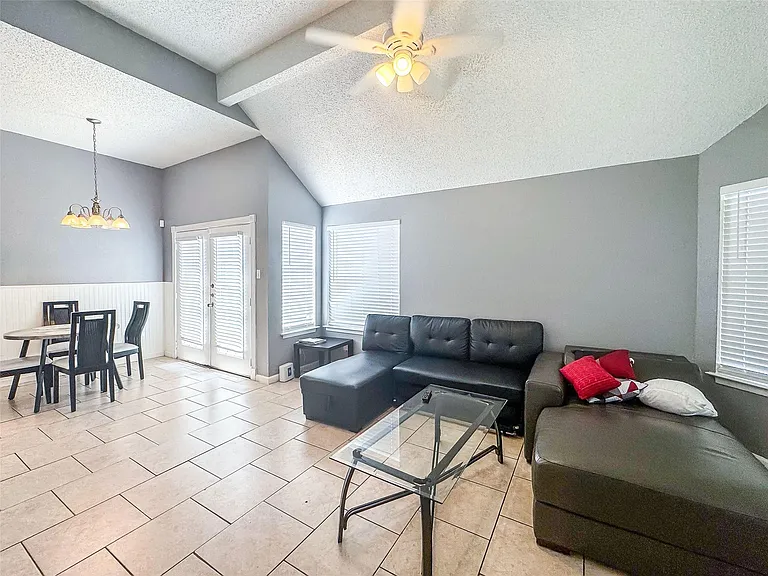 18579 N Lyford Dr — Photo 3