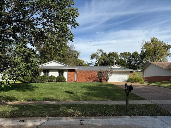418 Brooktree Dr, Ballwin, MO 63011
