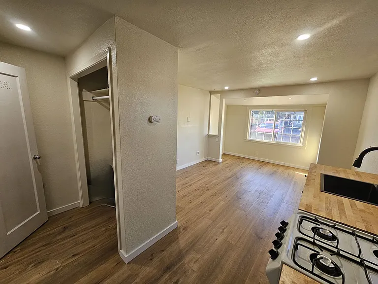 1930 Arcadian Ave #AR193 — Photo 2