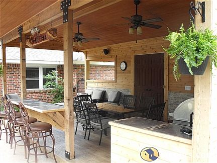 Outdoor kitchen & Covered patio area