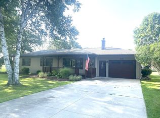 816 Sunflower Dr, Chesaning, MI 48616