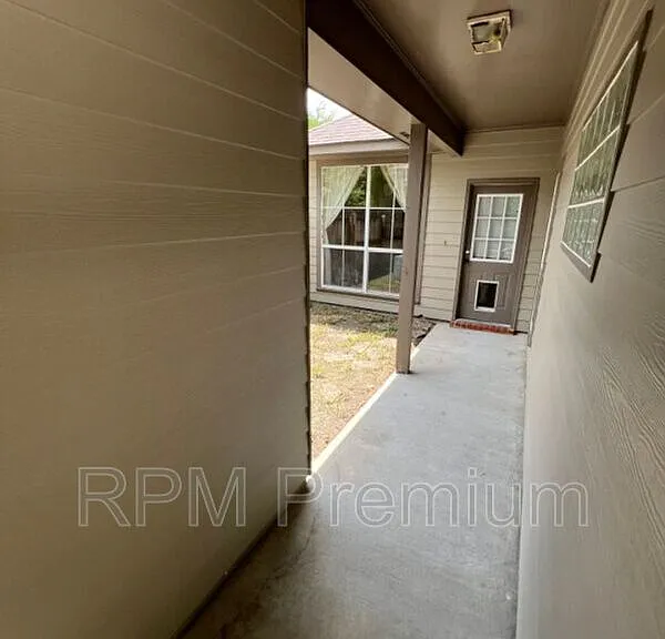 5557 Arialo Dr — Photo 35