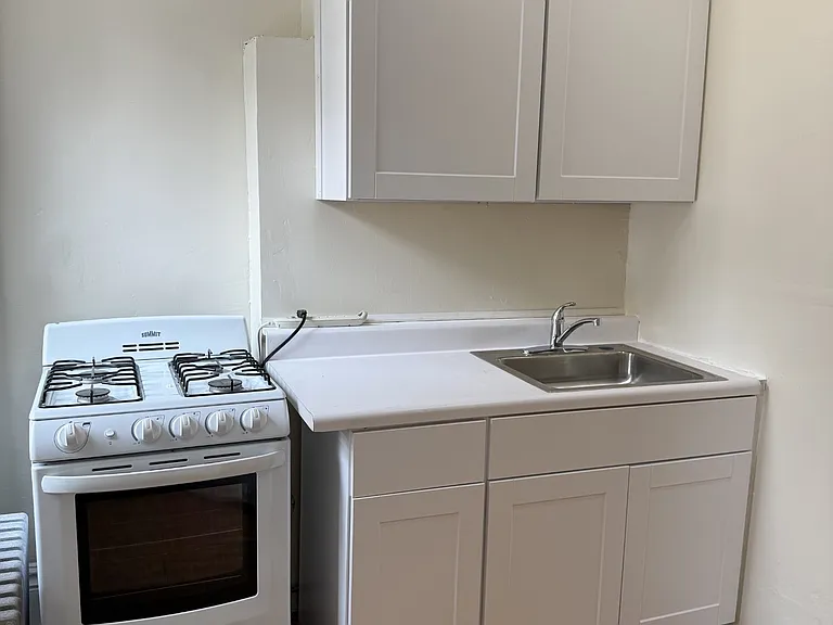 530 W 50th St #4B — Photo 3