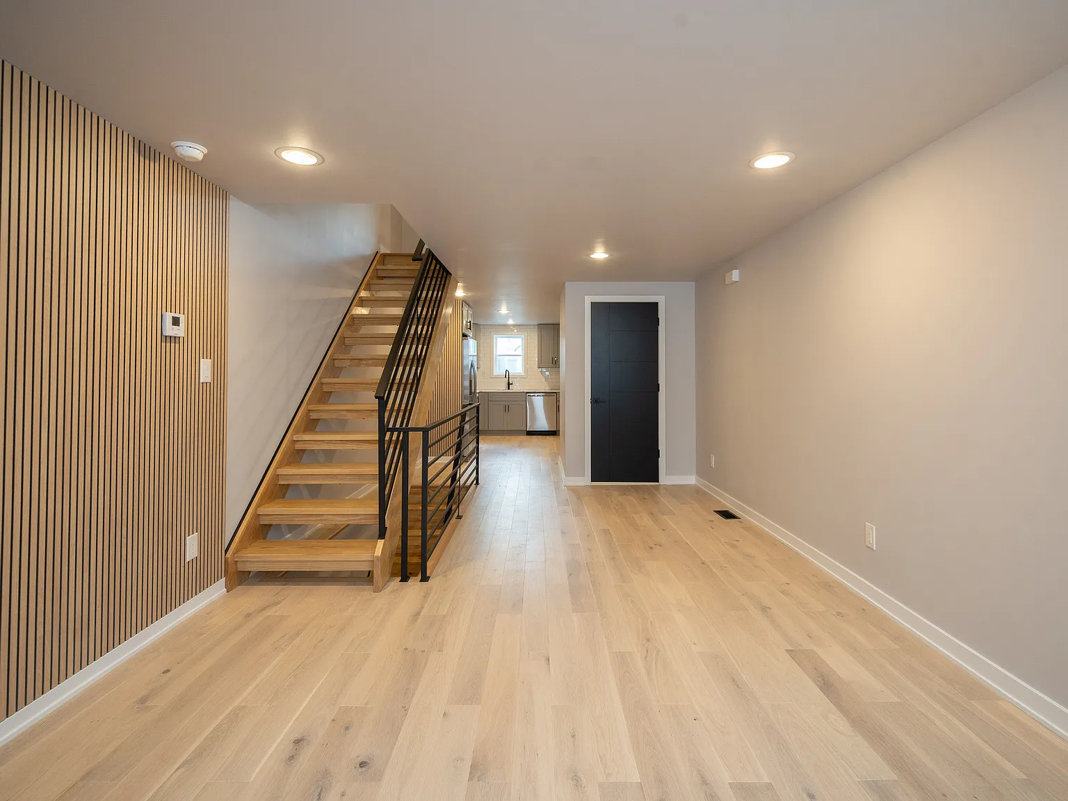 2 bed, 784 sqft, $2,700 — Photo 2
