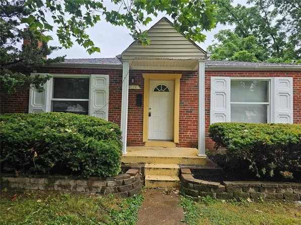 1074 Groby Rd, Saint Louis, MO 63130