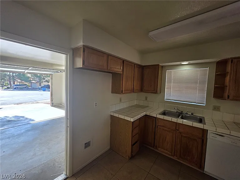 4801 Fiesta Lakes St — Photo 23