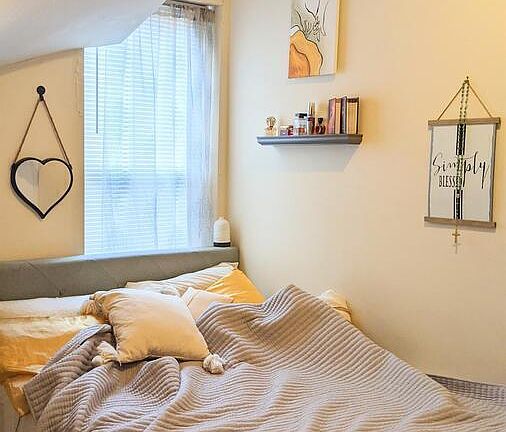 5th image of 3221 N Kenmore Ave APT 1R
