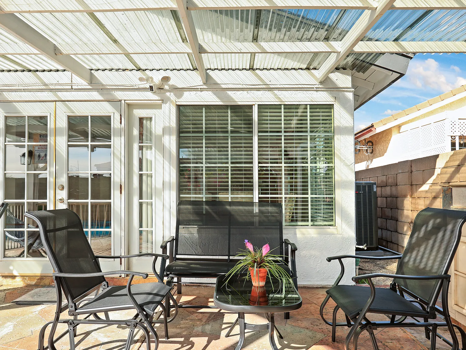 4 bed, 1680 sqft, $8,500 — Photo 2