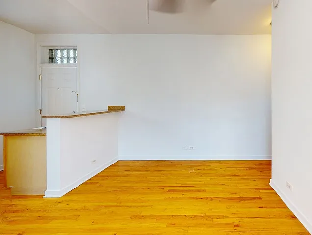 Kenwood Court — Photo 13