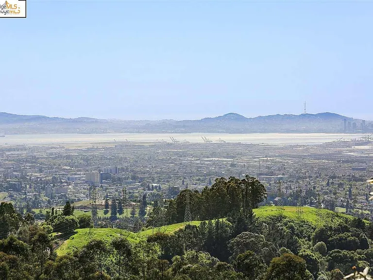 6100 Skyline Blvd — Photo 14
