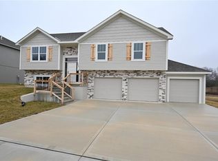 109 Johnson Cir, Dearborn, MO 64439