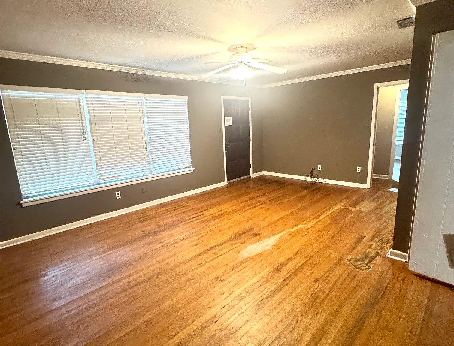 3 bed, 1932 sqft, $1,695 — Photo 2